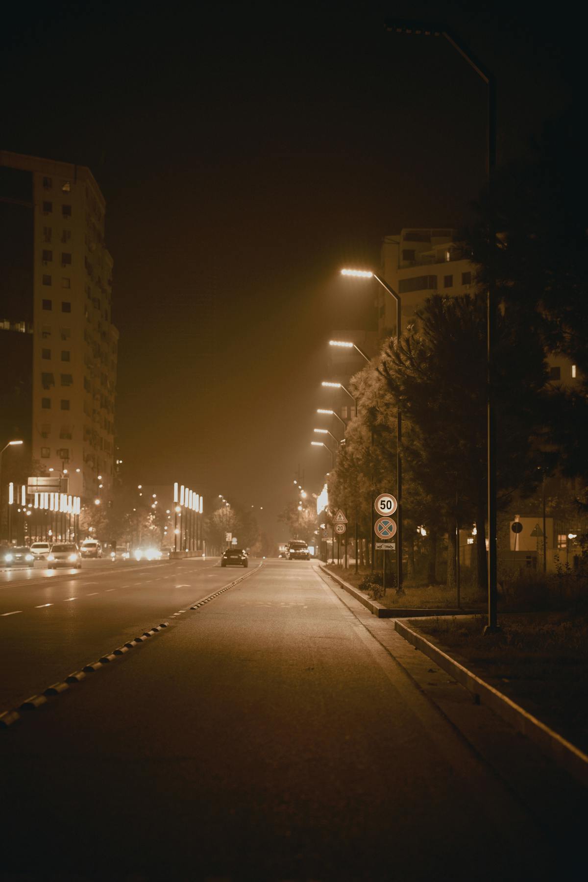 Strade e vita di città a Tirana